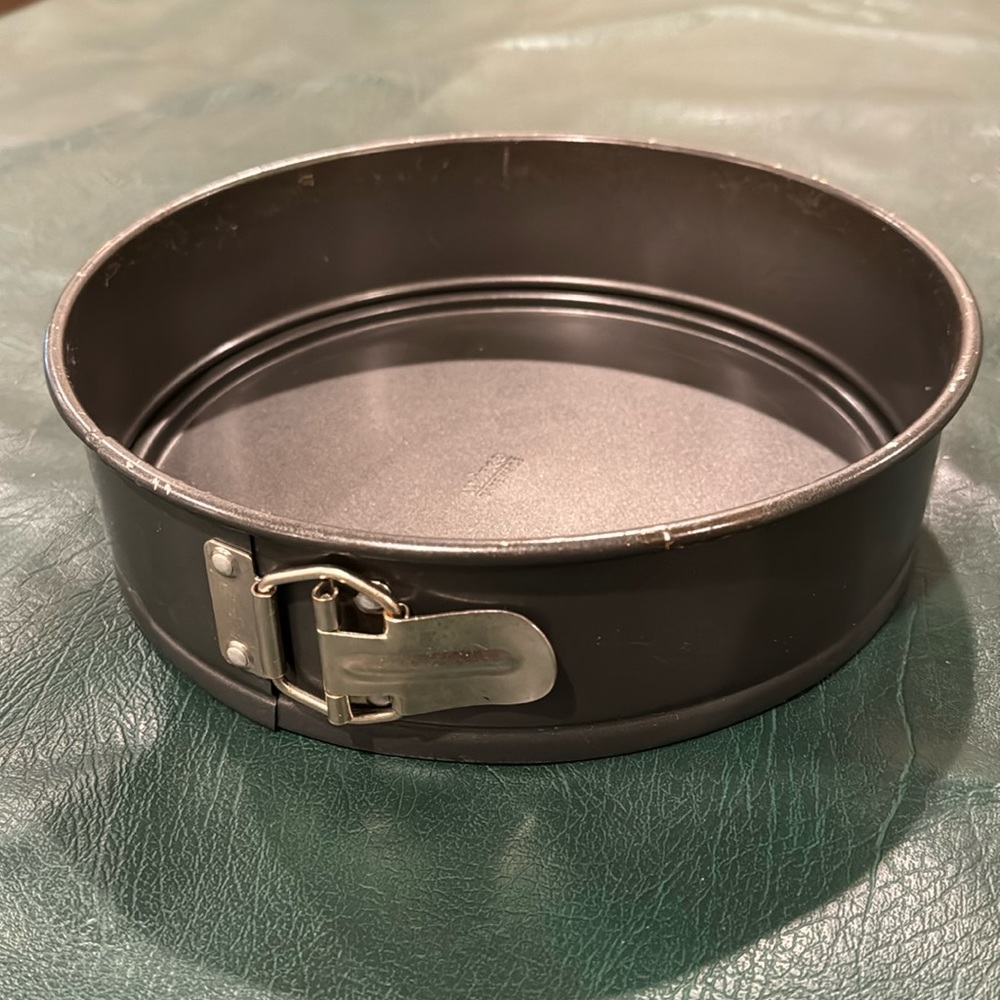 Winco bakeware 10” Freeform cheesecake baking pan